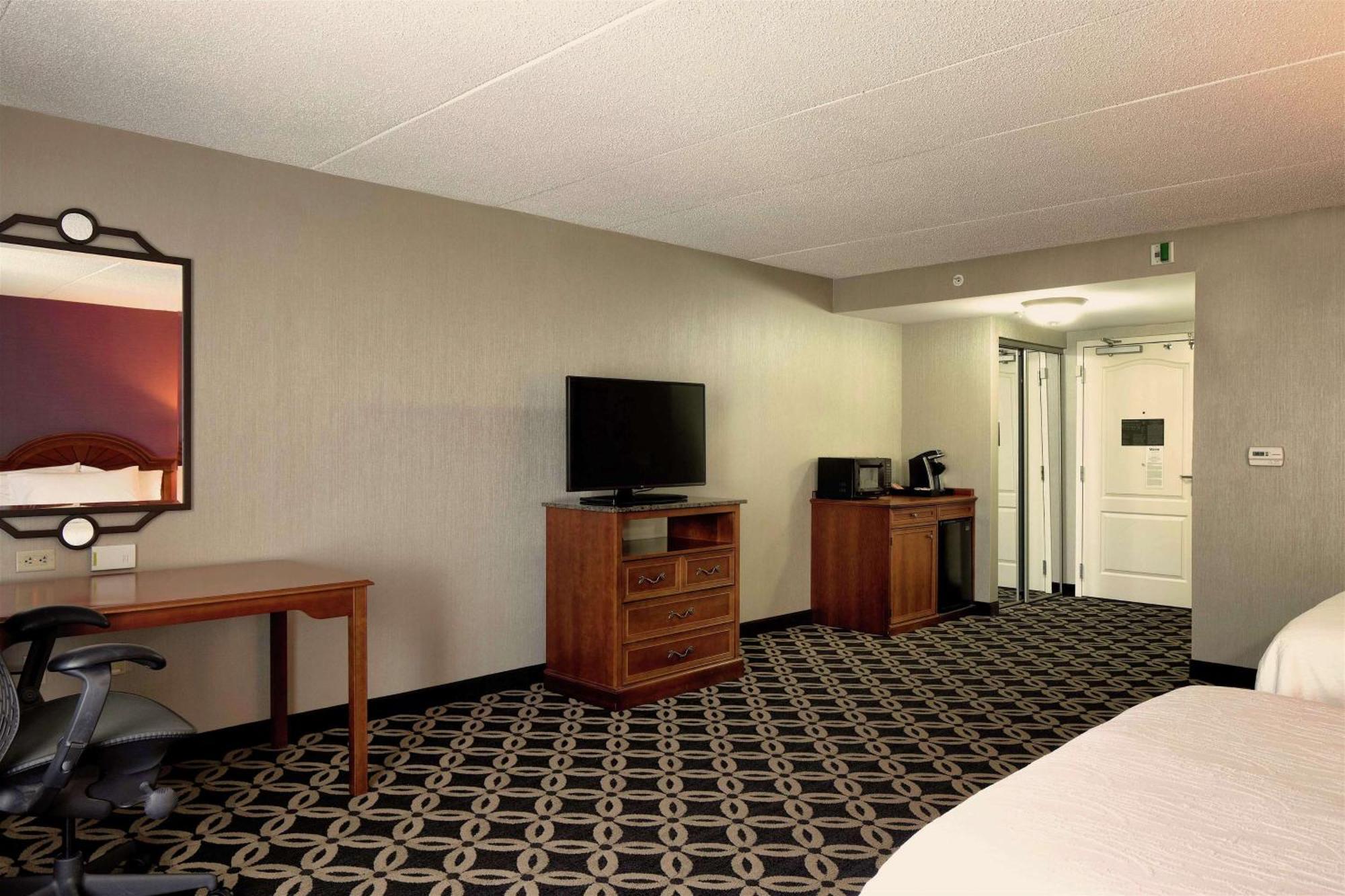 Hilton Garden Inn Auburn Riverwatch Exterior photo